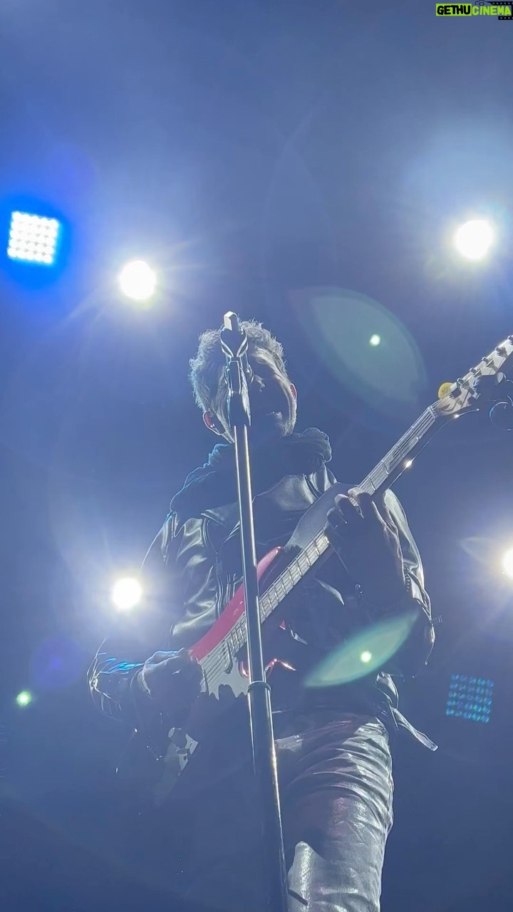Benny Ibarra - 2.7K Likes - Llueve luz de repente y regresa la calma… ✨#bennyibarra