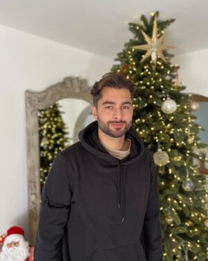 Benoît Assadi Instagram - Très à l’aise devant l’objectif …