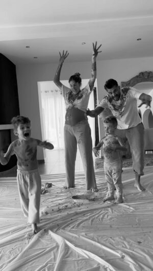 Benoît Assadi Instagram - C’est avec une immense joie qu’on vous annonce que bébé est … 🩵🩷