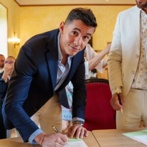 Benoît Douady Instagram - Tu portes à présent mon nom 🔗 

Quelle merveilleuse journée avec nos proches ✨