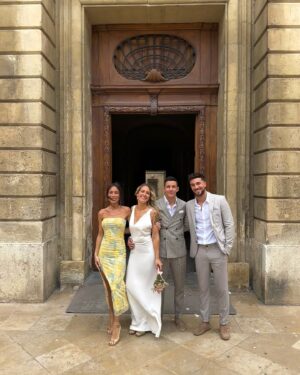 Benoît Douady Instagram - Vive les mariés ✨💐

Quand tu maris ton pote d’enfance, ton frère!🤍
Des moments inoubliables avec vous les amis  @jjerem805 @juliegay____ 🤩