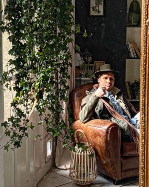 Benoît Dubois Instagram - Photographe 📷@prescillia.boire #styleoftheday #maisondecampagne #bourgogne #chapeau  départ en vacances à la montagne en famille ⛰ @duboislafamille