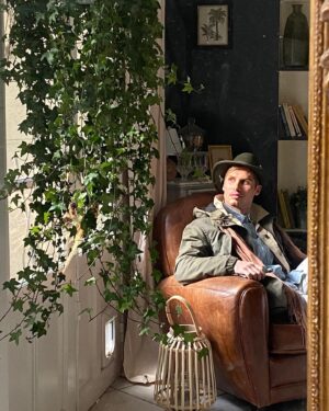 Benoît Dubois Instagram - Photographe 📷@prescillia.boire #styleoftheday #maisondecampagne #bourgogne #chapeau  départ en vacances à la montagne en famille ⛰ @duboislafamille