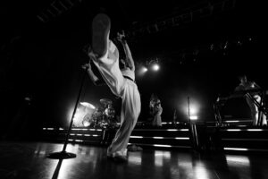 Benson Boone Instagram - I have never seen crowds like the last couple nights. Over and over again I’m pinching myself just hearing you guys sing the new songs. I can’t thank you all enough, I love seeing your faces and hearing your voices, thank you for making this tour such a beautiful thing.

📸: @mclean.long 1,5,8
@shaydenschoonover 2,3,4,6,7,9,10
