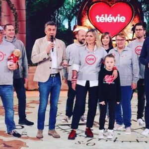 Bérénice Bourgueil Instagram - Que dire…..si ce n’est MERCI !
Merci à chacun d’entre vous pour chacune de vos pièces !
Merci d’avoir mis sur ma route ces belles personnes qui forment le coeur de l’Opération Pièces Rouges : Géraldine, Manu, Léon, Patrick, Héloïse, Annette, David-Chou et leurs parents, Valentin et le plus brave : Sasha !
358012,08 fois MERCIIIII !
Et c’est parti: on garde les pièces pour l’année prochaine !
