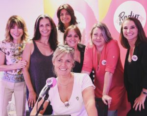 Bérénice Bourgueil Instagram - L’émission est finie mais les @restos.du.coeur ont toujours besoin de vous !!!
Quelle magnifique expérience @radiorestos !
Un immense merci à @laurentpetitg @brunoguillonoff et @manuofficiel de m’avoir fait confiance une nouvelle fois! Et tellement merci à mes camarades chéries pour leur complicité, simplicité et générosité @karenminier_the_real_one @anissahaddadi @adeline.blondieau @geraldinemayr @ornelladamperon et Isabelle Morizet❤️.
On ne lâche rien et on compte sur vous !
Special thanks à Francois 😉
