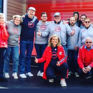 Bérénice Bourgueil Instagram - Que dire…..si ce n’est MERCI !
Merci à chacun d’entre vous pour chacune de vos pièces !
Merci d’avoir mis sur ma route ces belles personnes qui forment le coeur de l’Opération Pièces Rouges : Géraldine, Manu, Léon, Patrick, Héloïse, Annette, David-Chou et leurs parents, Valentin et le plus brave : Sasha !
358012,08 fois MERCIIIII !
Et c’est parti: on garde les pièces pour l’année prochaine !