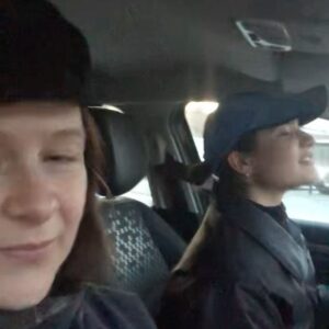 Beri Gerwise Instagram - KRIS. Frida, det verkar som att vi måste säga hejdå till den här nu och på riktigt den här gången. Men jag säger inte hejdå till dig, aldrig aldrig någonsin. Vilken underbart fin slump och chans jag fick att lära känna dig såhär och råkade få fortsätta med det i 3 år. Du har hört min summering så jag ska inte dra hela alltet här. Men jag vill berätta att KRIS öppnade universum för mig och jag fick lära mig the ropes med @fribec vid min sida, tack för rustningen. TACK till team @kulturhuset_vallingby och team ”KRIS” som höll den här pjäsen med varma händer tills vi fick visa upp den. ❤️‍🔥 Inga namn nämnda, inga namn glömda. Tack @maja.salomonsson.3 för förtroendet. Och sist men inte minst TAAAAAACK till alla som kommit och sett oss och alla fina ord och alla otroligt fina recensioner. Tror ni fattar hur stolt jag är över den här. Okej! Det var det. Nu gör vi den här grejen en sista gång ikväll och sen ses vi en annan gång i en annan värld. KRAM.