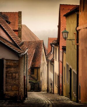 Berk Hakman Instagram - güzel evler,caanım evler 🏠 
içinde oturulası,içinden çıkılmayası evler 🏡 
21/01/2020 
#germany #almanya #house #photography #würzburg #rothenburg #rothenburgobdertauber #travelphotography #streetphotography #street #earthpix #photo #photooftheday #foto #allshotsturkey #isolation #vscoturkey #staysafe #ev #benimkadrajim #beautifuldestinations #discoverearth #discover_hotels #nationaldestinations #ig_europe #ig_germany #folkgreen #objektifimden #instagood #instaphoto