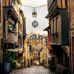 Berk Hakman Instagram - 27/11/2021 
#france #fransa #dinan #normandie #streetphotography #photography  #travel #travelphotography #naturephotography  #fotografheryerde #allshotsturkey #aniyakala #photo #folkgreen #objektifimdenyansiyanlar #benimkadrajim #kadrajarkası  #allshots #fotografdukkanim #yourshotphotographer #fotoğrafçılık 
#photooftheday  #fotoğraf #discover_vacations #foto #500px #shutterstock #beautifuldestinations #objektifimden #turkobjektif