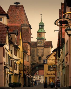 Berk Hakman Instagram - 21/01/2020 
leylek yuvası çok güzel yerde değil mi 😇

#germany #almanya #house #street #rothenburg #rothenburgobdertauber #würzburg #munich #bayern #travelphotography #streetphotography #photooftheday #photography #photo #foto #allshotsturkey #allshots #canonphotography #objektifimden #ev  #stayhome #earthpix #500px #beautifuldestinations #discoverearth #discover_hotels #discover_vacations #ig_europe #ig_germany #photographersteam