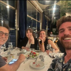 Berker Güven Instagram - Mevsim çiçekleri, yazın en güzelleri. #summerdump