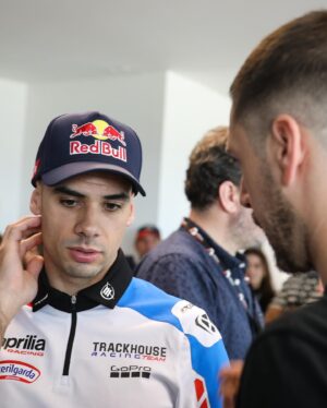 Bernardo Sousa Instagram - Vim ao Algarve ver o @88migueloliveira !!! 
Vamos lá Falcão !!! 
#motogp