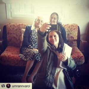Berrin Arısoy Instagram - #Repost @umrannvarol (@get_repost)
・・・
İşte bu da benim #tbt ‘m yorucu ama daha fazlasıyla eğlenceli güzel bir seti tamamladık. Eylül de filmimiz 8(sekiz) ile vizyondayız.  @arisoyberrin @sunaselenofficial #tbt🔙 #tbt❤️ #film #set #filmmaker #filmmaking #filmlife #filmisalive #yönetmenlik #yardımcıyönetmen #8 #sekiz #camera #ışık #ses #oyun #action #kestik #cut