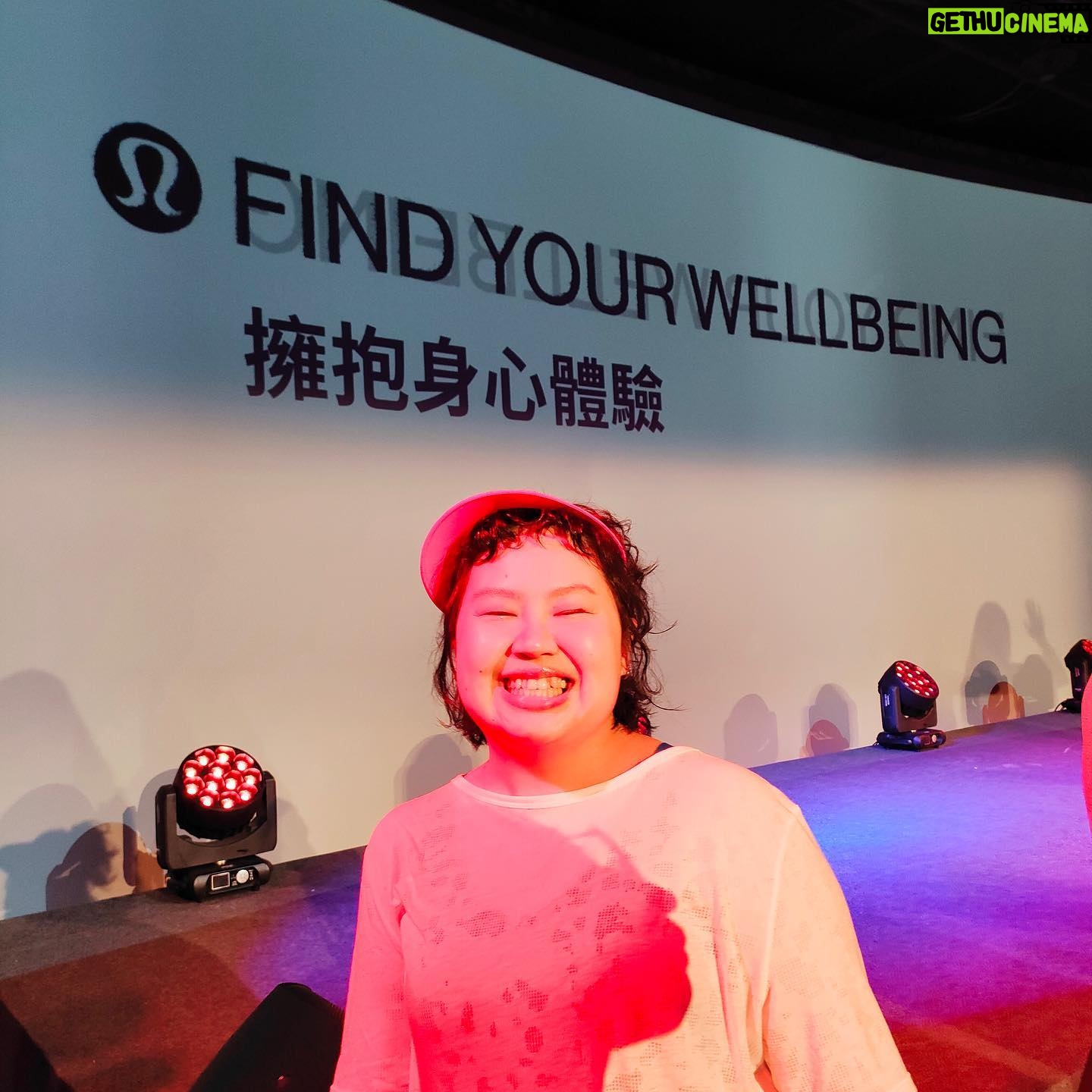 Berry Wen-i Kuo - 186 Likes - @lululemontw
#findyourwellbeing 派對🎉 🎉🎉
1️⃣謝謝 #lululemon ,除了用漂亮好穿的衣服照顧鍛鍊中的自己的身體之外,心裡也要被好好照顧一下唷🫶🏻
2️⃣當然我也是優先要照顧一下胃的部份👍🏼👍🏼👍🏼
3️⃣有一面大大lululemon的裝置,用來把自己的願望掛在上面。
4️⃣「對自己,身心誠實💓」是我的願望,共勉之。
5️⃣最喜歡的一個環節:戴上耳機,花五分鐘做正念冥想。
說實在的,這是我近期聽過最喜歡的冥想指示,我已經把網址記下來了,想要每天都聽~
(也把它放在限動分享給大家)
6️⃣沈浸式空間太舒服,忍不住就⋯⋯
(我的腿又舒服又好看)
7️⃣找到喜歡的對象⋯⋯的服裝範本。
8️⃣在搖滾區開開心心,就算喝氣泡水也是嗨~
9️⃣做出一個「 #擁抱身心體驗 」的表情。
🔟在入場前先預習蹦蹦跳跳的心情。
💇🏻♀️ @80s_yuna
#大文的日常生活
#大文