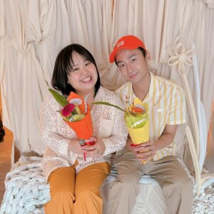 Berry Wen-i Kuo Instagram - 在 #520 這天，
我們想告訴大家⋯⋯

昨天收到 @raburabu.flo 的花束超級可愛的🫶🏻🫶🏻🫶🏻

花束很美，
努力為生活綻放的你也很美✨✨

「 #我愛你 」在對別人說之前，
先對著自己說吧💗💗💗

自己才是會陪自己最久的人唷～
快去討好討好自己👍🏼

（然後 @yichiyihua 的預約展覽「花店」太可愛了好喜歡）

#大鶴 #大文
#一器一花 
#raburabu