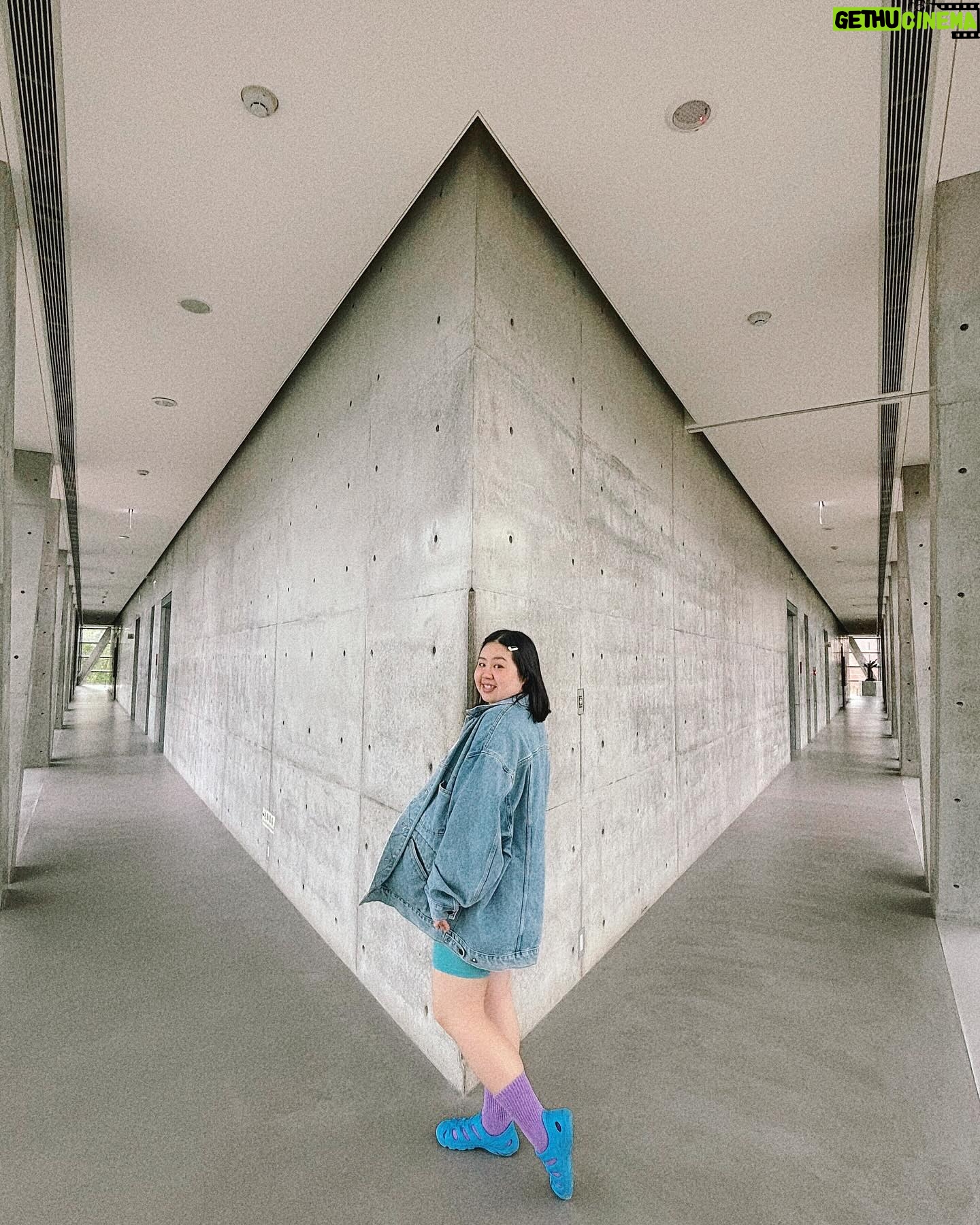Berry Wen-i Kuo - 245 Likes - #亞洲大學現代美術館 的導覽員姐姐說他們有一個必拍景點,絕對把我拍成 #媽抖明星 ✨✨
結果一拍不得了,直接身高189公分🎊🎊🎊
#大文的日常生活
#大文