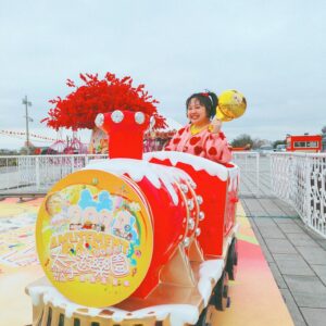 Berry Wen-i Kuo Instagram - 🧧太子遊樂園✨一起快樂過新年🧧

這絕對會是過年時大人小孩的好去處👌

太子遊樂園今年第九年啦🎉🎉
延續一直以來舉辦的愛心慈善公益活動
今年小孩子們最愛的遊樂設施也是一律免費💓

在小孩們開開心心的時候
大人們也可以向太子爺和財神爺祈福求財保平安🙏
（這是我最喜歡的一個環節）
（要記得✅摸摸大元寶✅大錢換小錢）

別忘了也為自己點上一盞燈
照亮好運一整年

搶先體驗的我已經把好運快樂補滿滿了🥳
初一到初五帶著全家大小一起來吧🫶🏻

🎠太子遊樂園🎠
時間：初一到初五
地點：桃園市桃園區國際路一段401巷123號

@huguo_temple 

#桃園護國宮太子爺廟 #桃園護國宮 
#愛心慈善公益活動 #太子遊樂園
#桃園 #桃園景點 #桃園過年 #桃園過年景點 
#過年好去處 #初一走春 #初一要幹嘛