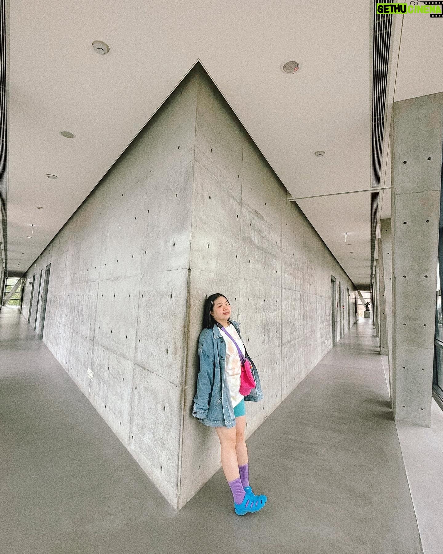 Berry Wen-i Kuo - 245 Likes - #亞洲大學現代美術館 的導覽員姐姐說他們有一個必拍景點,絕對把我拍成 #媽抖明星 ✨✨
結果一拍不得了,直接身高189公分🎊🎊🎊
#大文的日常生活
#大文