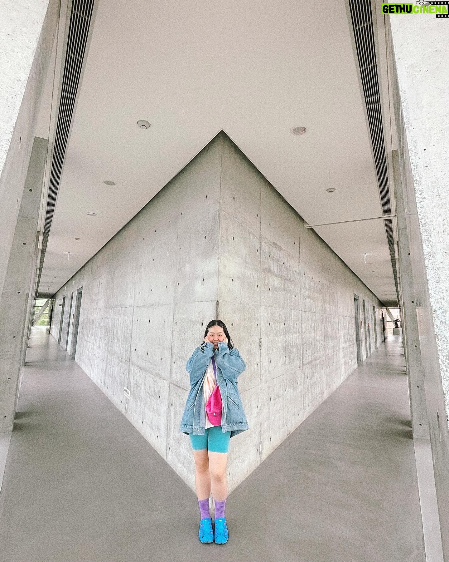 Berry Wen-i Kuo - 245 Likes - #亞洲大學現代美術館 的導覽員姐姐說他們有一個必拍景點,絕對把我拍成 #媽抖明星 ✨✨
結果一拍不得了,直接身高189公分🎊🎊🎊
#大文的日常生活
#大文