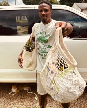 Bertram Williams Jr. Instagram - ✅SEEDED FRUIT 
❌SINGLE-USE PLASTICS
Follow @mamas.sundry ♻️

#BIGFARMASAID #newmusicalert 💪🏾🤣