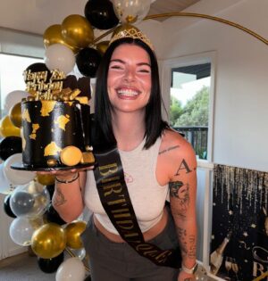 Beth Spiby Instagram - This time last year I moved to Melbourne and didn’t know a fucking soul. 365 days later I have the best group of girlies, the best wifey, the best life, the best everything 💘💓 i am so grateful for 28 years 👑