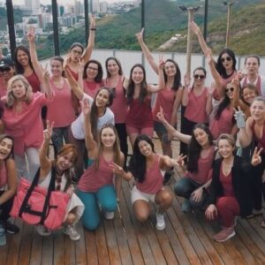 Betina Schmidt Instagram - A ONE em conjunto com o projeto @onecomelas realizou um dos eventos mais impactantes do nosso calendário de 2023 - o 'Invista em Você: Edição Outubro Rosa' - uma verdadeira imersão em saúde, bem-estar e empoderamento financeiro feminino.

Foi uma manhã incrível de conversas abertas sobre prevenção, saúde e autocuidado; sobre a importância do esporte como aliado da saúde mental e física; insights sobre como as mulheres podem se posicionar melhor financeiramente, além de beach tennis.

Nossas porta vozes, @amandanotini e @betinaschmidt tiveram a honra de receber e bater um papo com renomada Dra. @kerstinkapp. Kapp comentou e tirou dúvidas sobre diversos aspectos da saúde e bem-estar femininos. Da prevenção ao câncer de mama à importância da prática esportiva e ao poder transformador de investir em si mesma, reforçando o impacto positivo que o conhecimento especializado tem no nosso dia a dia e no futuro da saúde da mulher.

Não foi só um evento. Foi uma demonstração do que acontece quando compromisso e ação se encontram. Agradecemos a cada uma das mulheres que trouxeram sua energia e fizeram esse encontro acontecer. 👏

Queremos expressar também a nossa mais profunda gratidão aos parceiros que estiveram ao nosso lado nessa manhã maravilhosa de impacto e engajamento: @larulp_oficial; @seleve_seleve, @kesser.lab, @cacoworiginal, @dreamz. Cada conversa, cada painel e cada momento de aprendizado foi amplificado pela colaboração e apoio de vocês. 

Fiquem ligados, vem mais por aí!