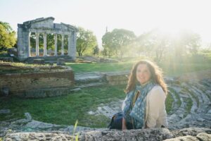 Bettany Hughes Instagram - Good morning! Come to join me to discover some amazing new #treasures #archaeology #history in #TreasuresOfTheWorld from #Albania and the #Adriatic this Saturday 7pm @channel4 X
