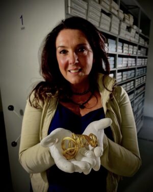 Bettany Hughes Instagram - Such a privilege to hold this incredible new find from #Estonia which rewrites #viking history - this and more in #Treasures this Saturday 7pm @channel4 - enjoy! X