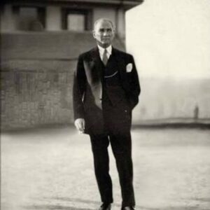 Betül Çobanoğlu Instagram - #mustafakemalataturk #saygı💐 #umut✨✨