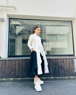 Beverly Instagram - Today’s outfit for 「Park Music」Live!
Top & pants both from @languageofflower_ 
This top is 🔥! Love it💯