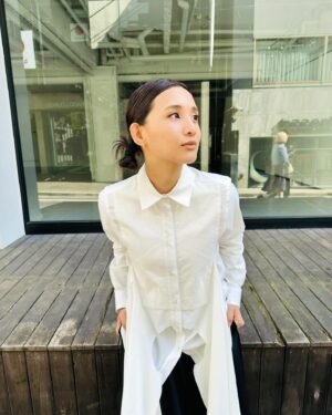 Beverly Instagram - Today’s outfit for 「Park Music」Live!
Top & pants both from @languageofflower_ 
This top is 🔥! Love it💯
