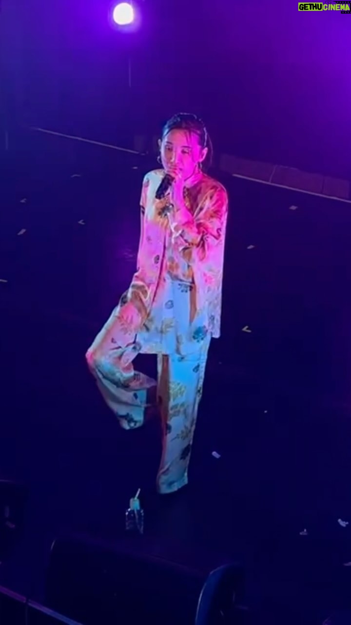 Beverly - 431 Likes - Never going back🎶
「meguri」video clip
この衣装結構気に入ってるんだけど、パジャマって言われます😆
みんなはこういうパジャマ着てるの?私は学生時代の体操着😁
次のライブは何着ようかなぁ🤔