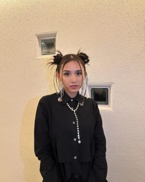 Beverly Instagram - 👗: @languageofflower_ 
💄: @eiraku_yuina