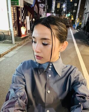 Beverly Instagram - Got the chance to sing at my friend’s exhibition! So much fun! I sang with @kenichirowadadayo ‘s guitar accompaniment! 🤩🤩

👔 @languageofflower_ 
👖 @am3official