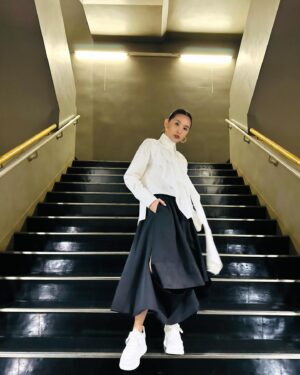 Beverly Instagram - OOTD from @languageofflower_ 
Obsessed with my outfit!! 💯
Thank you for these beautiful top and pants!! 

#LANGUAGEOFFLOWERS