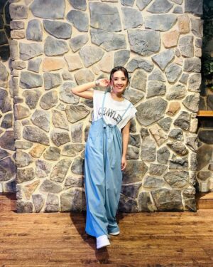 Beverly Instagram - Birthday liveの衣装！🩵🩵

ヘアメイク: @eiraku_yuina