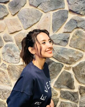 Beverly Instagram - Birthday liveの衣装！🩵🩵

ヘアメイク: @eiraku_yuina