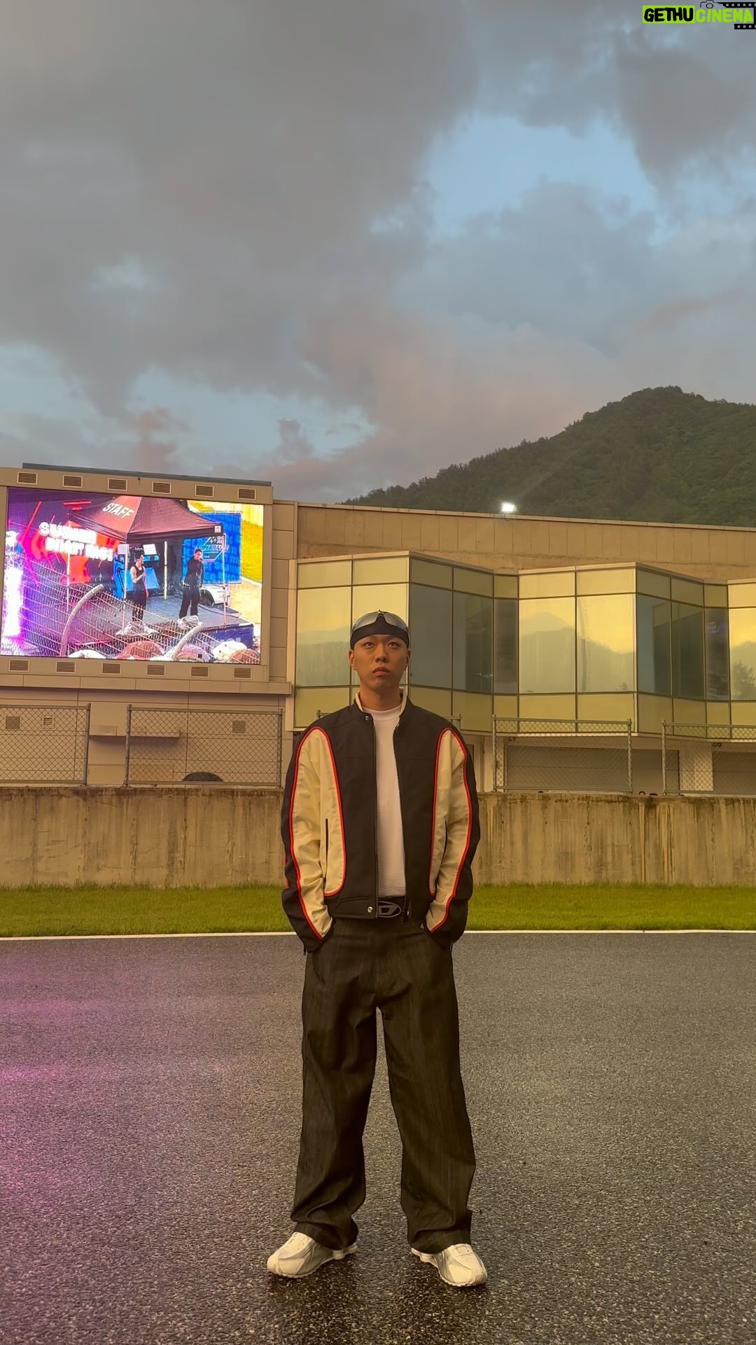 BewhY - 94K Likes - 네 . 생일인데 덕담하나 부탁드립니다~~