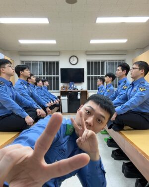 BewhY Instagram - 20개월의 군생활을 기다려주신 팬분들에게 깊이 감사의 말씀을 전합니다.
앞으로 죽이는 작품들과 여러 활동으로 찾아뵙도록 하겠습니다.

아싸 전역 ㅋㅋㅋㅋㅋㅋㅋ