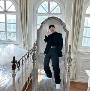 BewhY Instagram - 돌잔치 outfit