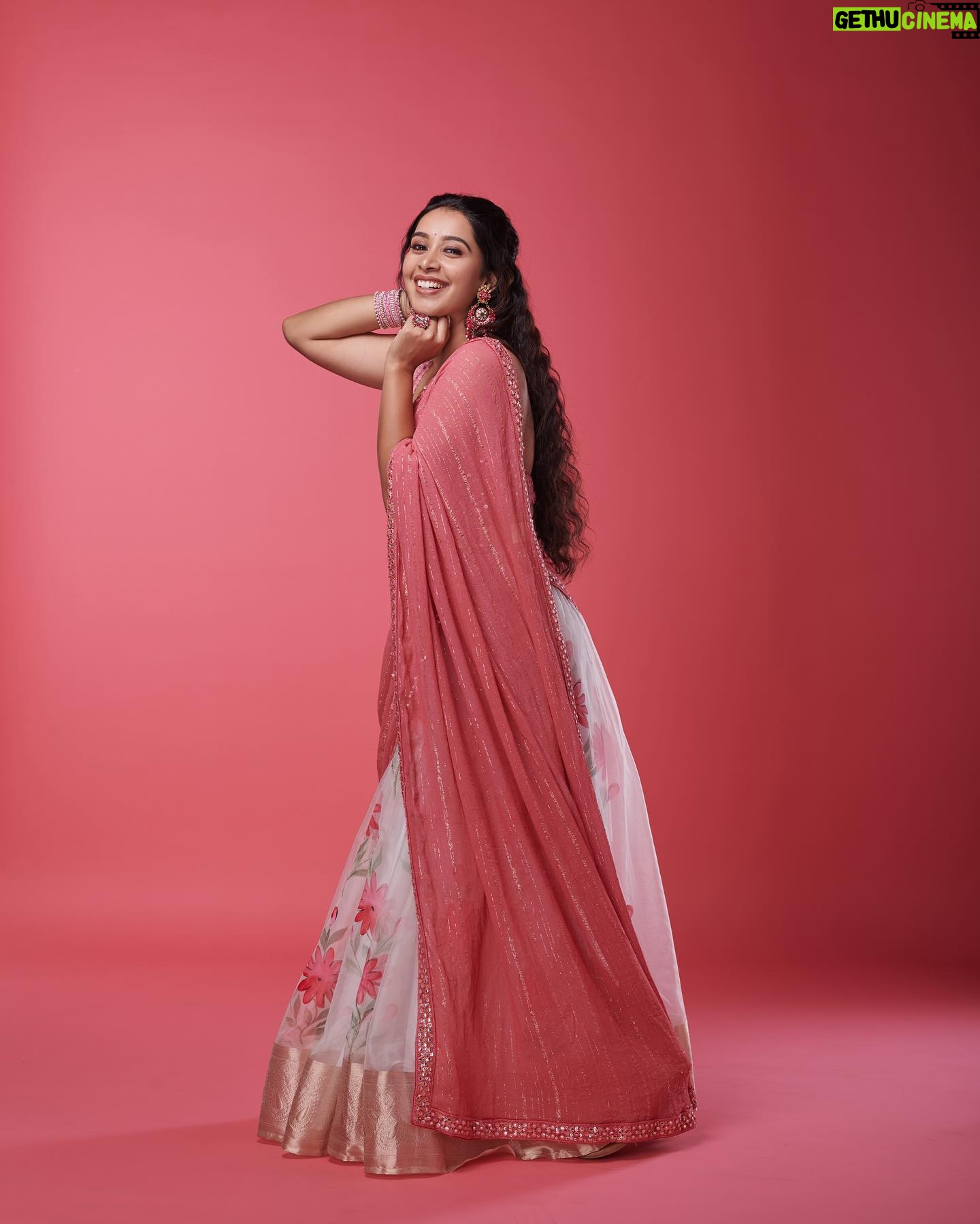Bhama Arun - 1.1K Likes - Added some pink 💕 onam🌸🌸
STARRING @bhama.arun
Styling @styled_by_arundev
Photography and post production @plan.b.actions by @jibinartist
Costume @devraagh
Makeup: @makeup_by_shibinantony
Studio @maxxocreative , @studio_maxxo
Photography assist @dayonphotos, @rizwanmechoth,
Special thanks to @huwais.majeed
#onam #onamcelebration #onamspecial #onam2023 #festivetime