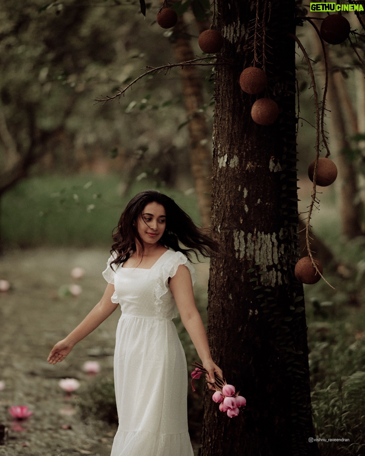 Bhama Arun - 7.9K Likes - she's flower-sweet and fire-wild 🔥
.
.
💃 @bhama.arun
💆♀️ @renjithrajmakeupartist
#vishnuraveendranphotography
#shononnikon #aesthetic