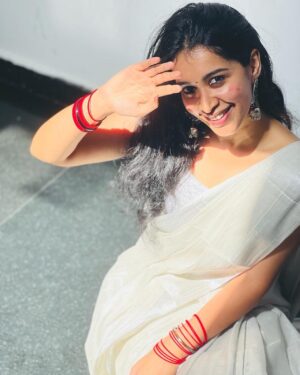 Bhama Arun Instagram - Sunshine ☀️ 
Because i am made for sunny days ☀️ 
 

Pc: @f__p__v 

#onam #onamcelebration #sunnyday