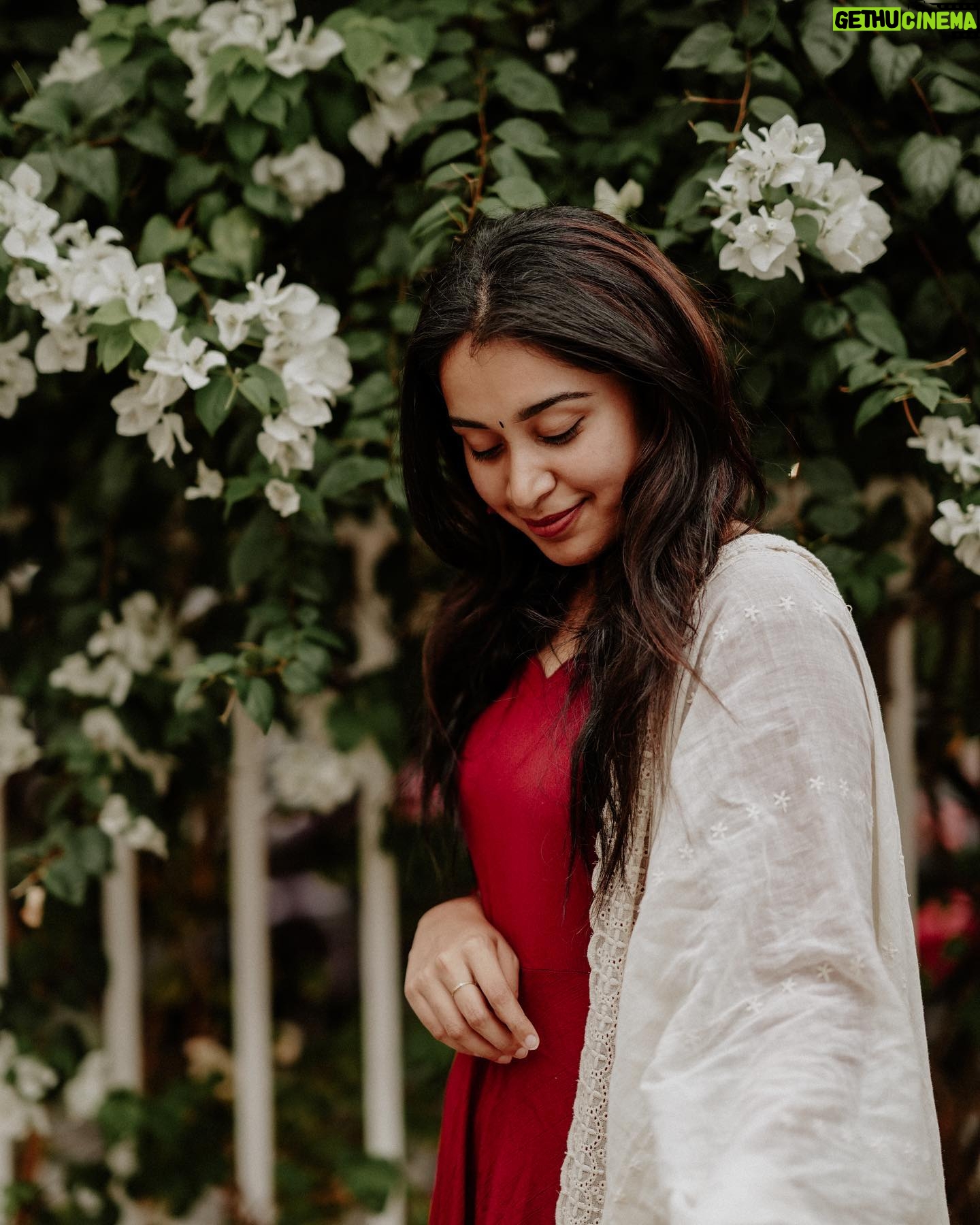 Bhama Arun - 1.4K Likes - Purity, freshness and sterility❤️
Wearing: @btt_speakzz
Pc: @alfas_azees_
#saturday #red #white