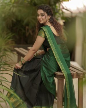 Bhavya Trikha Instagram - As my Insta family wished, here’s my traditional, homely look🙏🏻☀️
.
.
 @ivalinmabia
 @camerasenthil @jeevithamakeupartistry @rrajeshananda