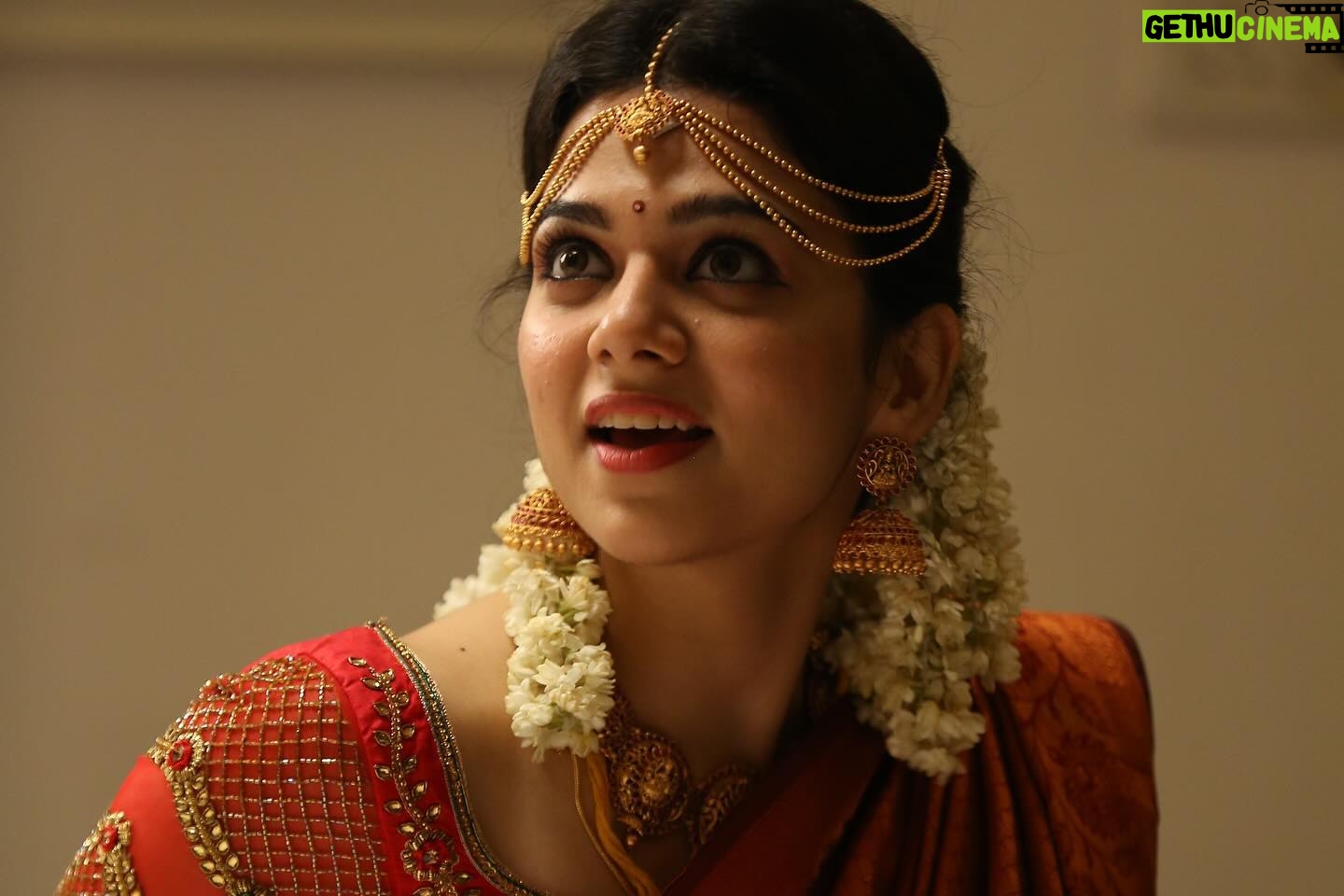Bhavya Trikha - 164.7K Likes - Looking back at these funny and special moments behind the scenes while being Shruti on screen. Thank you for all the love shown to Joe, grateful as we enter week 3 and still running.
#Joeintheatres
#peoplelovejoe