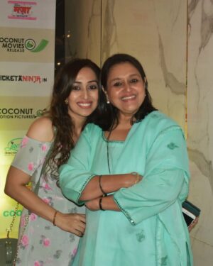 Bhumi Rajgor Instagram - When the cuties are in town
.
📷 @rufas_christian
.
.
.
#supriyapathak #endlesslaughter #funtimes #gossip #premier #love #gujjus #gujaratimovie