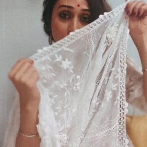 Bhumi Rajgor Instagram - Retro soul
.
.
.
#retro #vintage #oldsoul #white #red