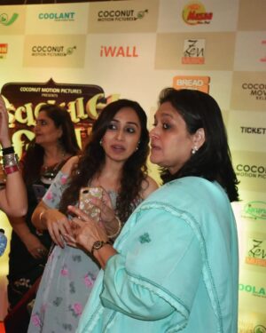 Bhumi Rajgor Instagram - When the cuties are in town
.
📷 @rufas_christian
.
.
.
#supriyapathak #endlesslaughter #funtimes #gossip #premier #love #gujjus #gujaratimovie